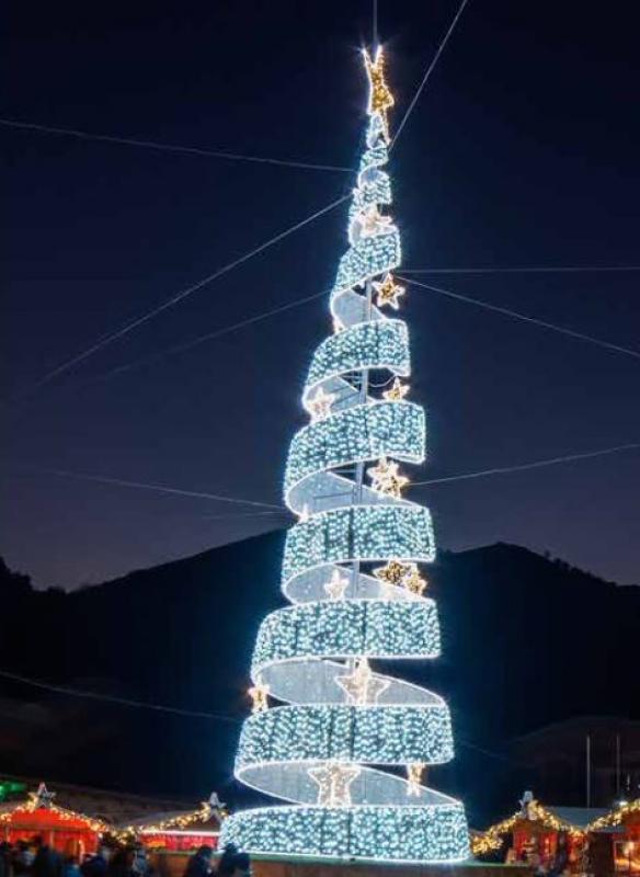 Albero a spirale con stelle