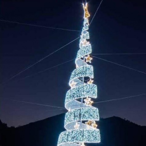 Albero a spirale con stelle