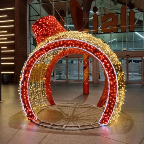 Sfera natalizia con passaggio